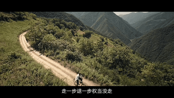 张嘉益演了一集倒霉熊骑着几十里山路帮侄女争名额，结果自己状况百出，倒霉事一箩筐。
