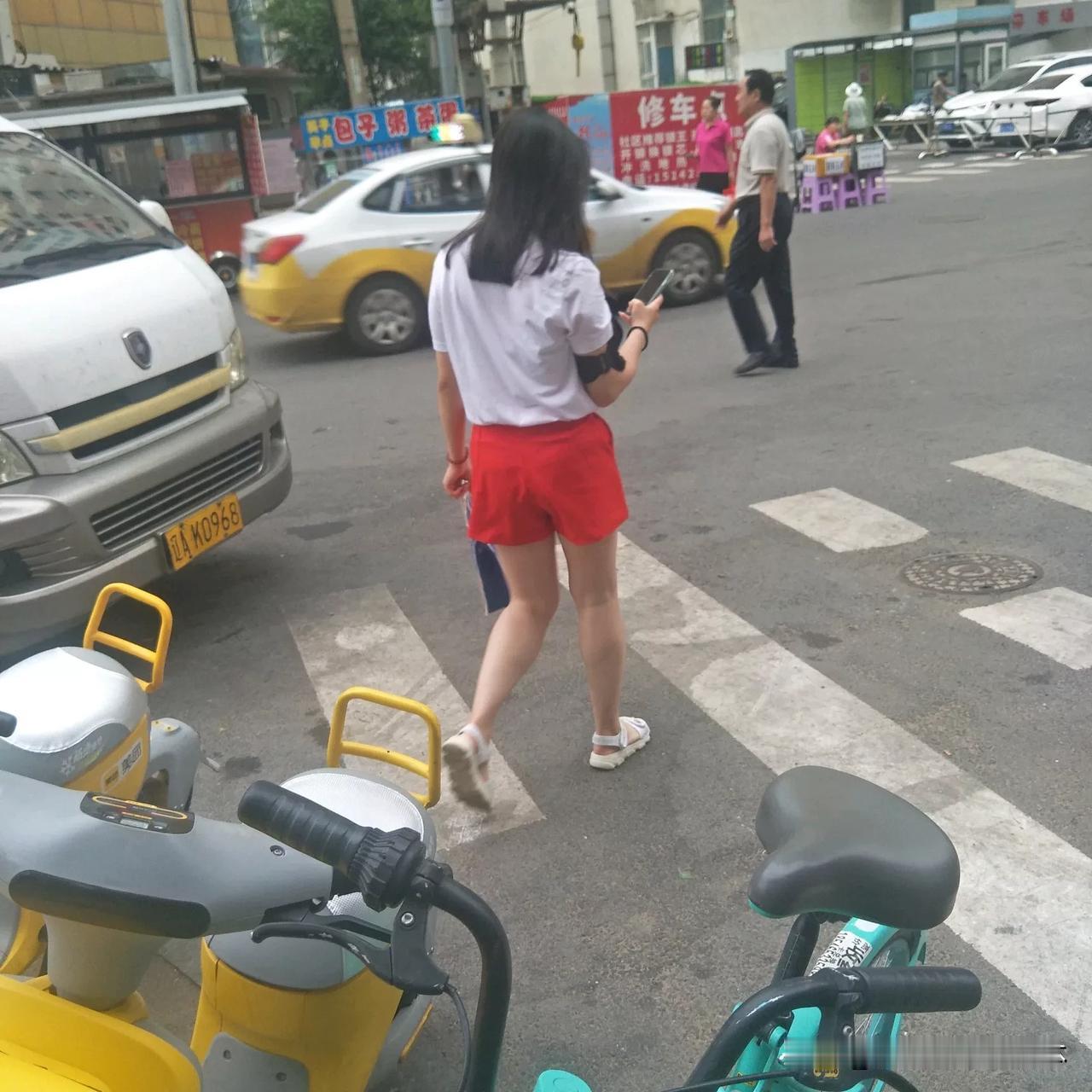 👀标题：离异单身女，寻找有缘人😜

家人们😭，我是一个 31 岁的离异女子
