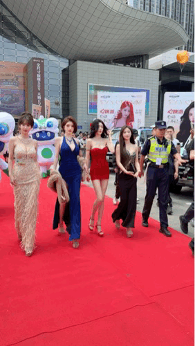 她们四位同时向你走来！什么叫有韵味的女人美女人像群 魅力型女人 温柔高贵的女性 