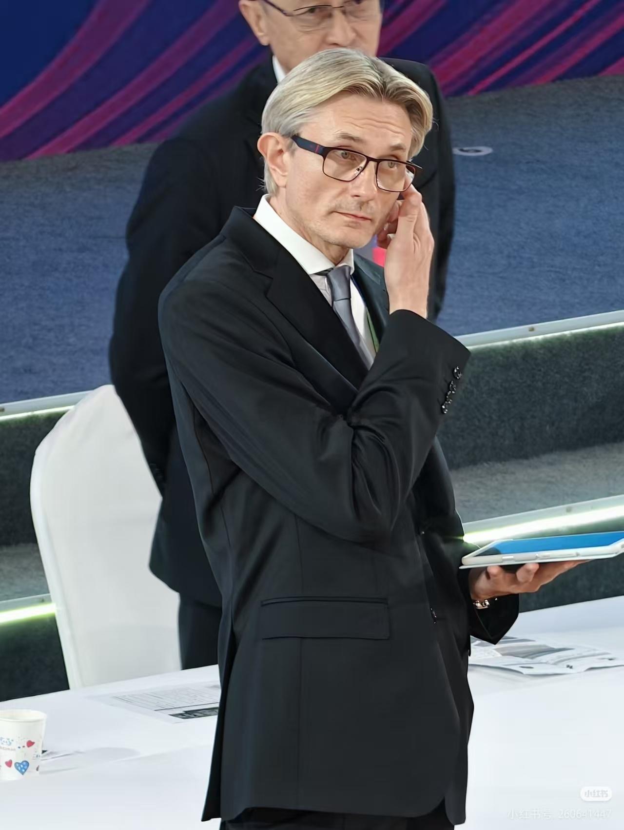 九头身裁判把雷军进行曲具象化了 WDSF全能A级裁判谢尔盖·辛金斯，七岁学舞，从