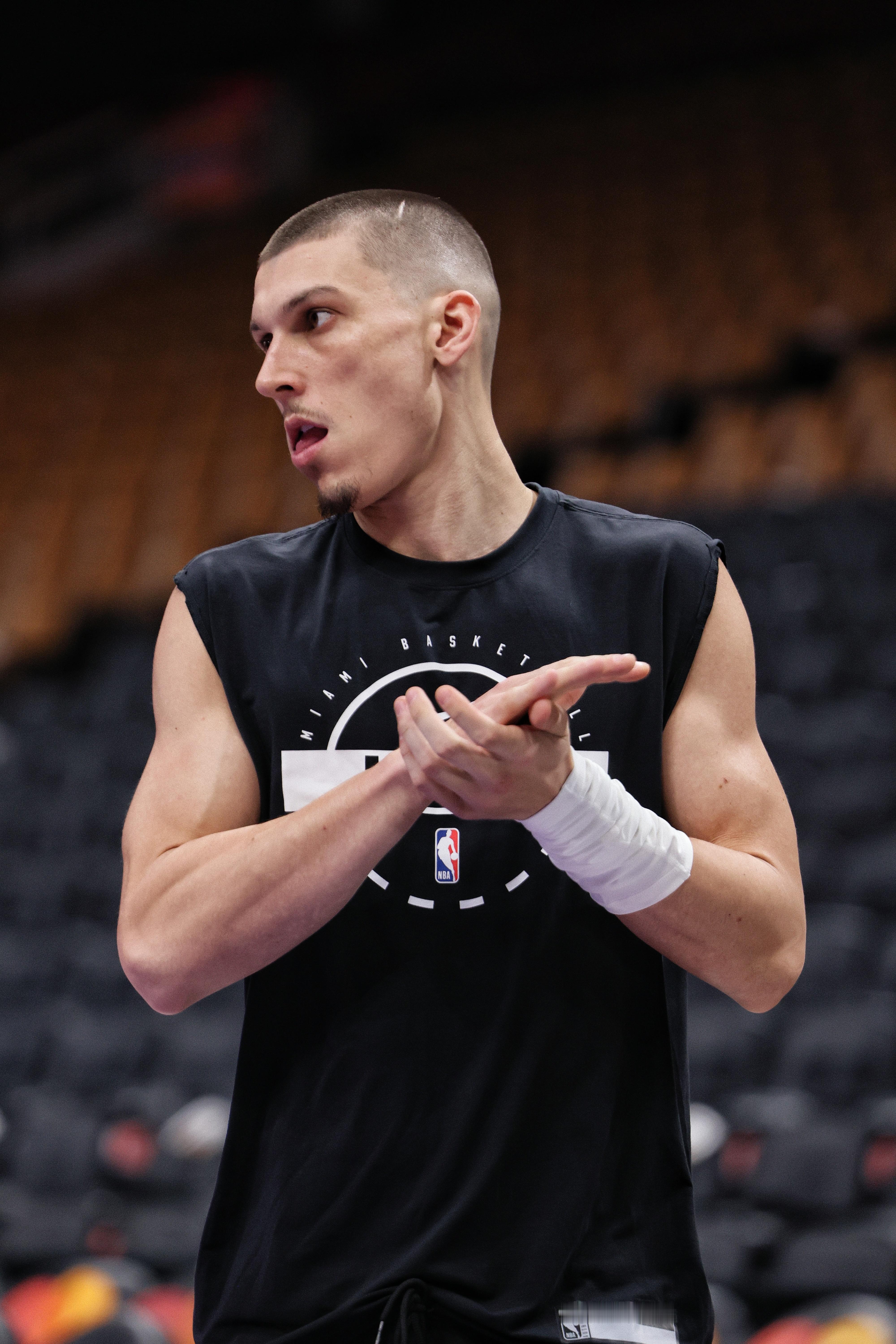 秣马厉兵，早安 📷 by 