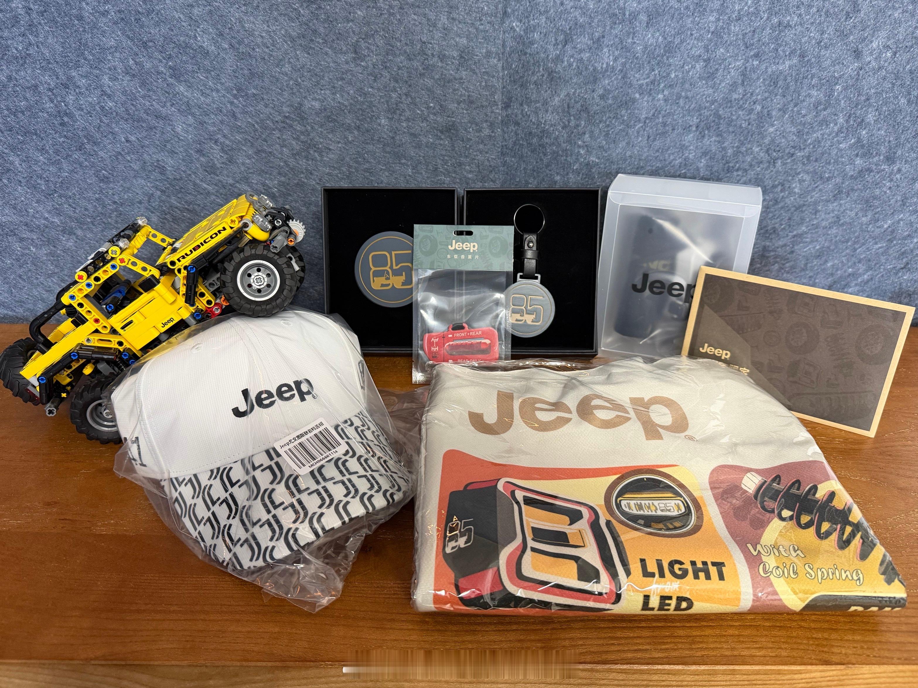 感恩Jeep官方给车主送的限定礼盒乐高是我私藏的上市85周年卢比肯全球卖了百万台