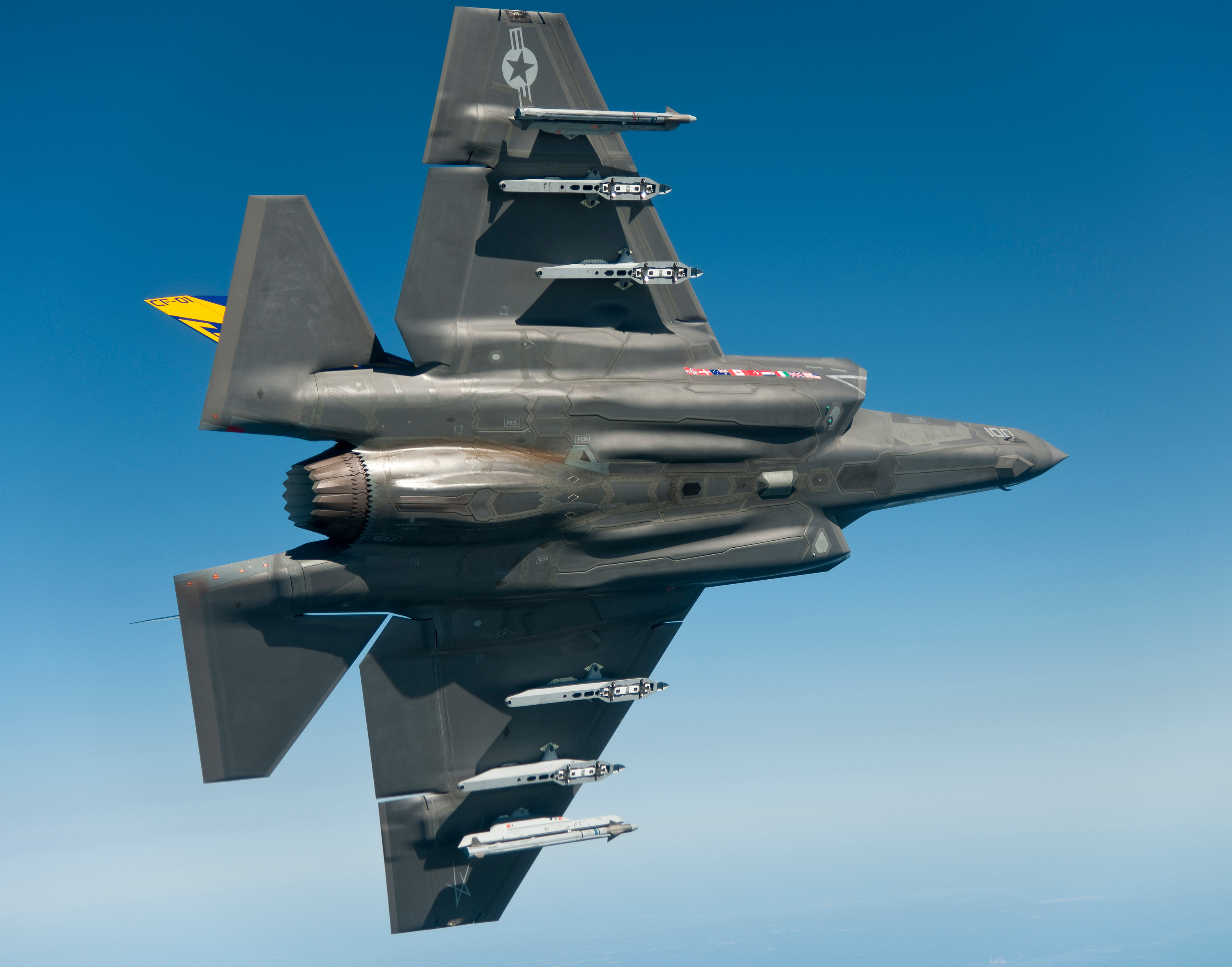 分享圖片：美國洛克希德F-35C“閃電”II艦載聯合打擊戰鬥機 ​​​