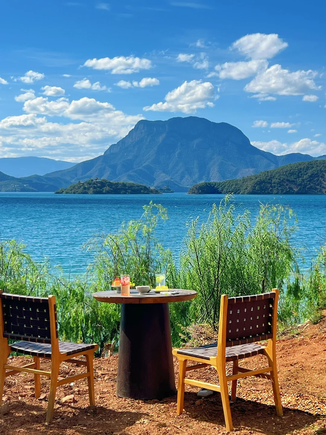 泸沽湖懒人攻略：🌄躺看日出日落湖景