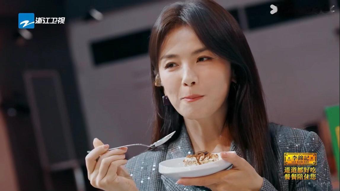 刘涛说这顿饭她能吹一辈子百厨大战 吃到大厨做的瓜姜鳜鱼两面黄和淮扬清汤珍珠圆，刘