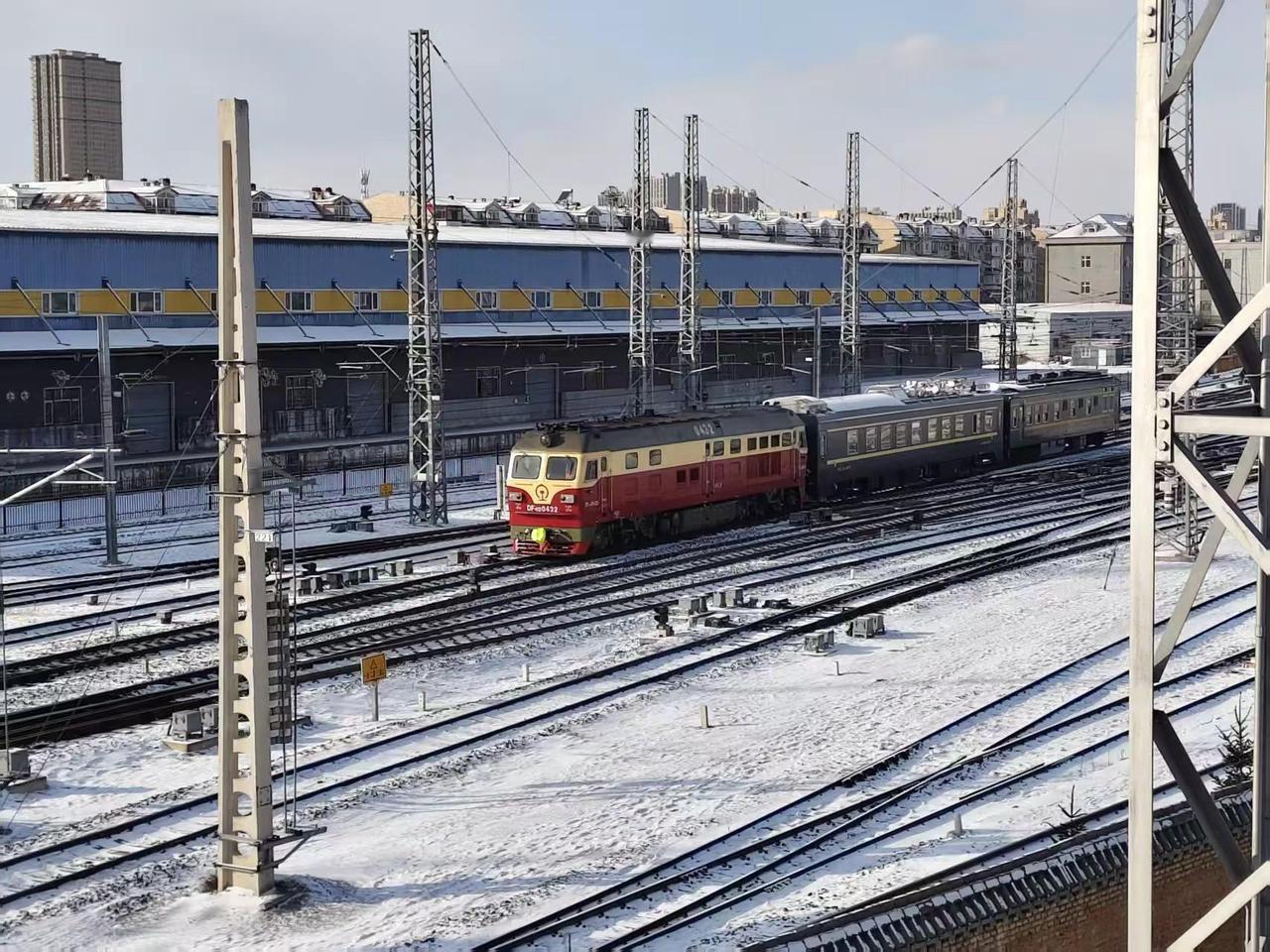 今日,哈尔滨局开行57167（哈尔滨东—牡丹江）回送哈尔滨局接触网检测车9994