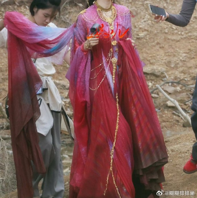 古装剧服装上这种链子到底是谁在喜欢 ​​​