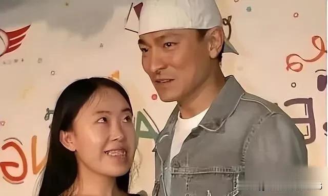 年轻一代的孩子们，你们还追星不？如今社会所谓的明星还值得仰慕吗？
都是资本的提线