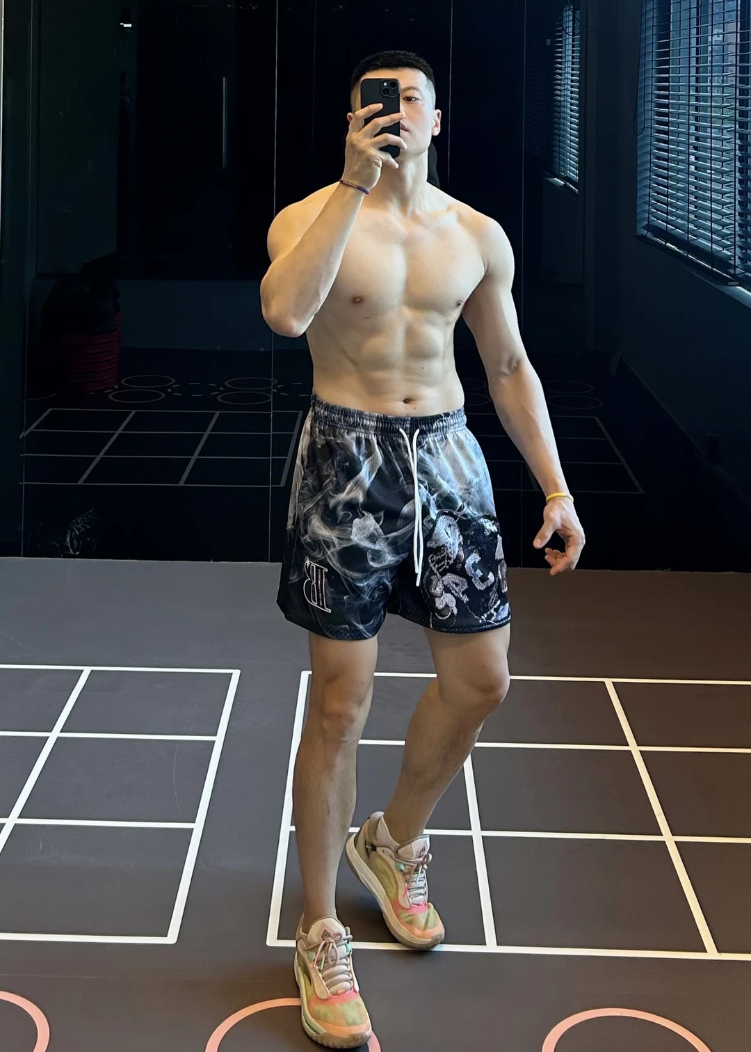 男生这种身材，算及格了吗？