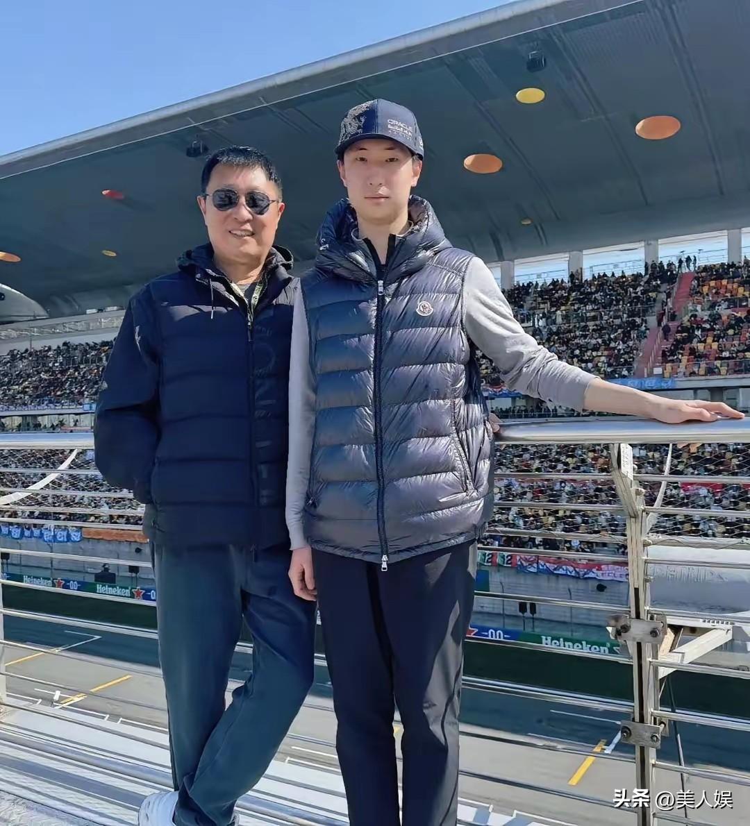 事实证明15岁的林大竣已经长成了翻版林永健，这绝对的亲生儿子。

小时候林大竣和