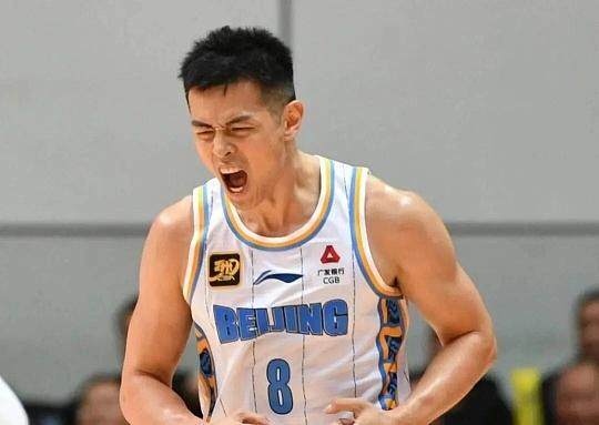 CBA最新消息：据北京男篮官方发布，为推动国内篮球人才双向交流，拓宽职业篮球发展