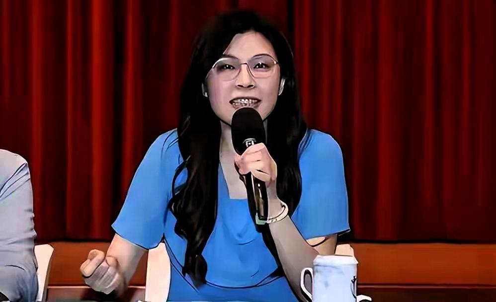 郑丽文目光远大，出手非同凡响
 
在台湾政坛混沌迷茫的当下，郑丽文的横空出世恰似