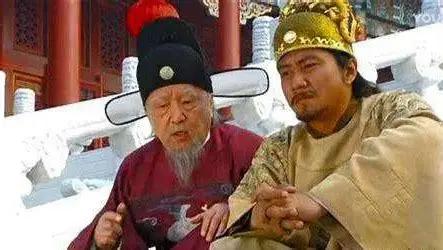 1376年，一个官员给皇帝写了份工作报告，17000字。秘书念到6370字的时候