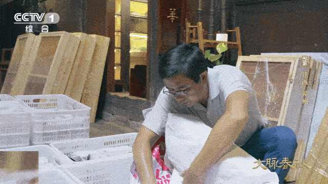 #江西古城墙上有块500年前的小猫砖# 站在古城墙上，我仿佛能听到500年前小猫