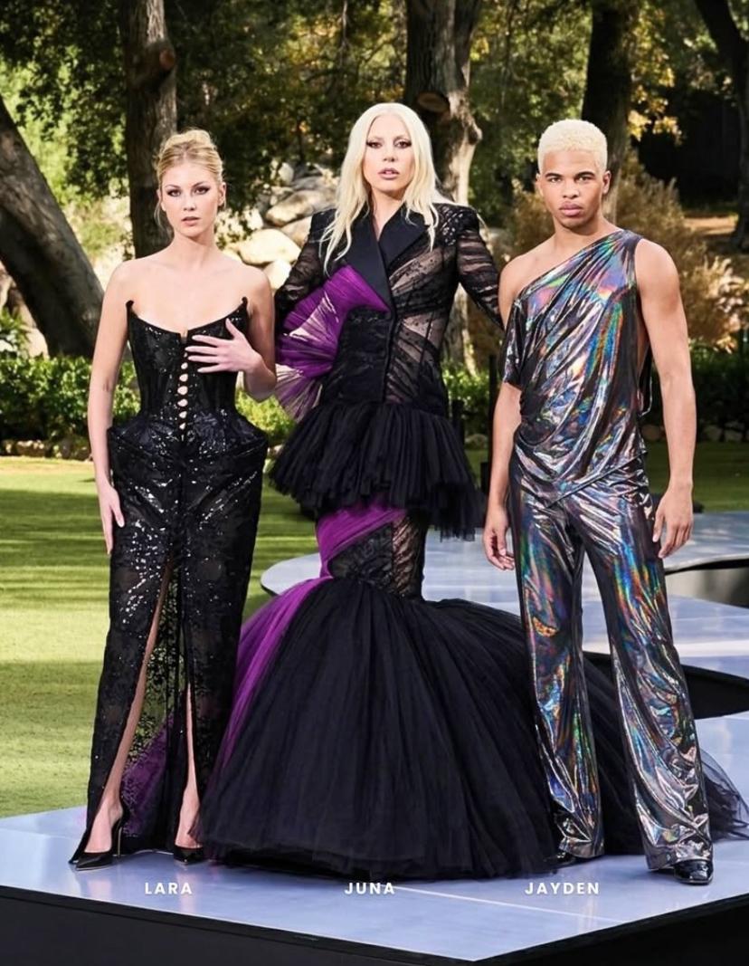 《德国超模大赛》新一季的选手Juna 引发关注。​​​长相酷似嘎嘎。