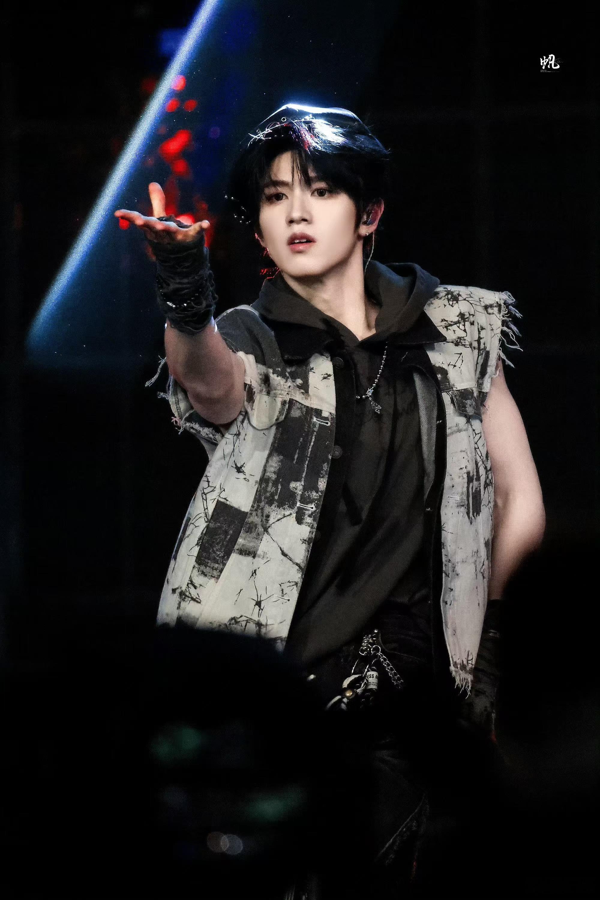 朱志鑫十九振翎颂新生  朱志鑫1119生日快乐    朱志鑫🎂𝑯𝒂𝒑𝒑