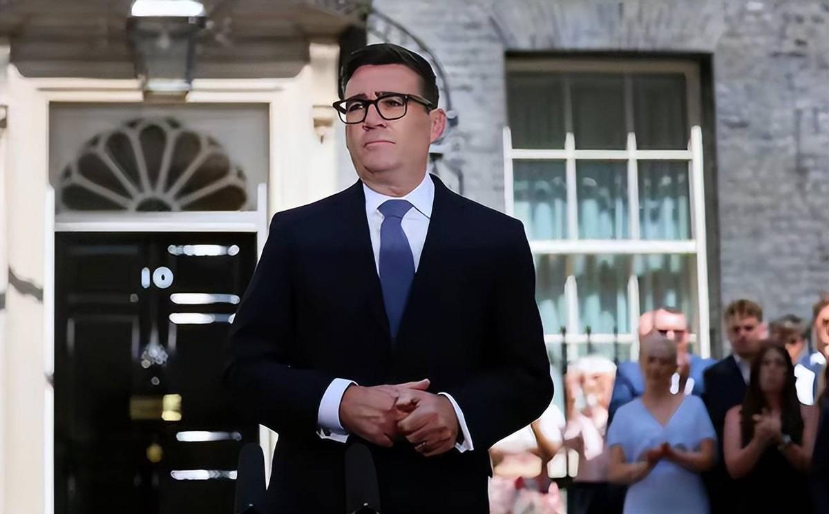 英国新任首相 伯 纳姆第一通对外电话打给了谁？不是美国总统特朗普，不是法国总统马