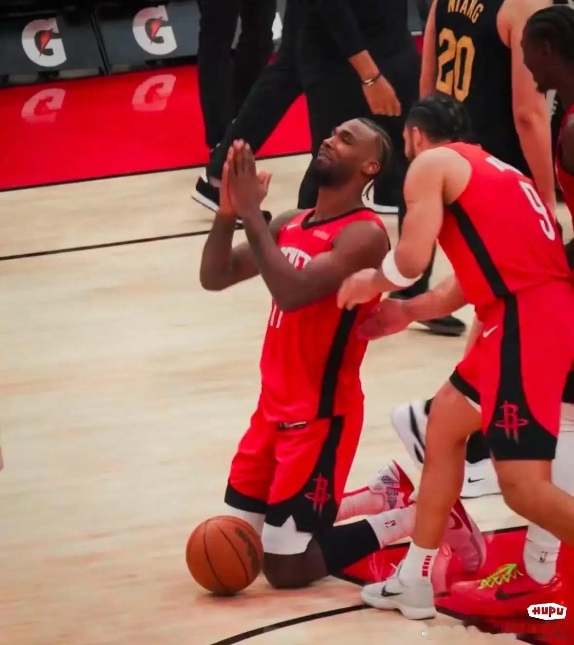 反正跟连指导说好了，这比赛要再能被对手翻过来，赛后他就自己从演播室步行25公里回