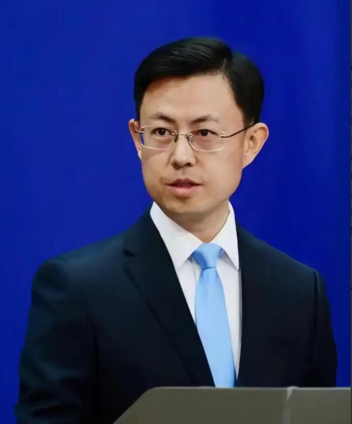 就在今天，

中国外交部发表严正声明，

针对菲律宾外交部日前发表声明称：美济礁