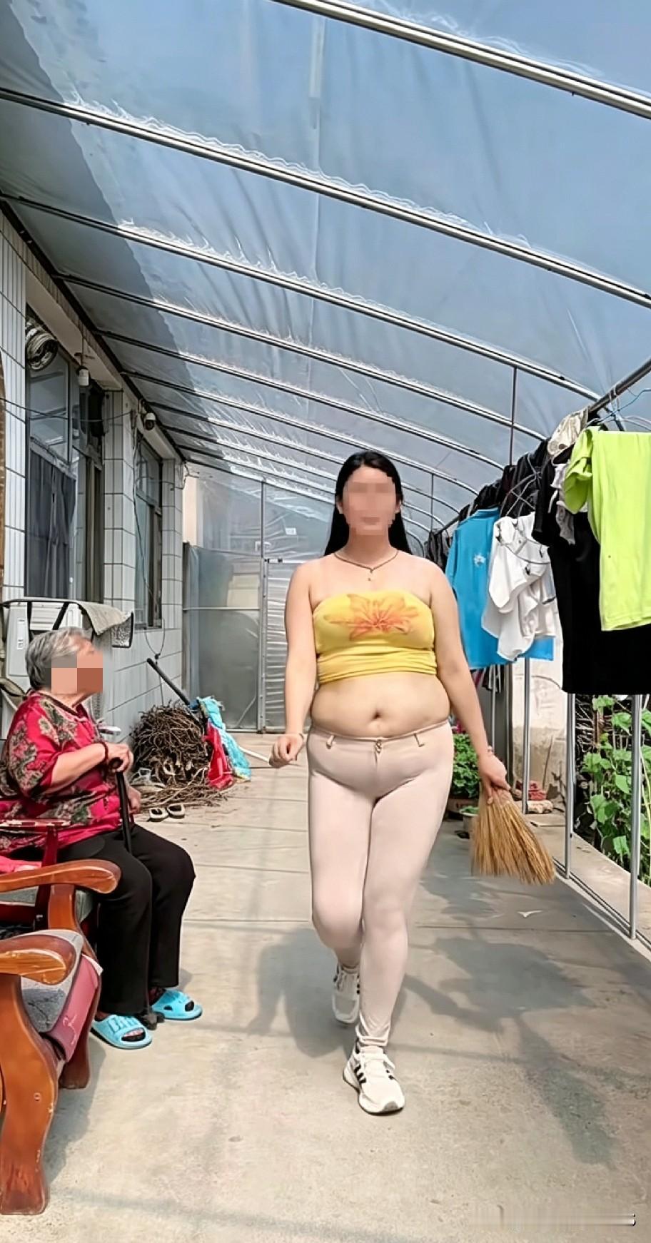 现在全网都在追捧瘦子，我偏偏就吃丰满这一款！
萝卜青菜各有所爱，想问下大伙，苗条