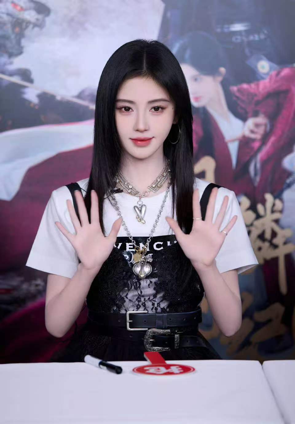 鞠婧祎追剧团出图鞠婧祎工作室追剧团出图 哇哇哇哇哇 