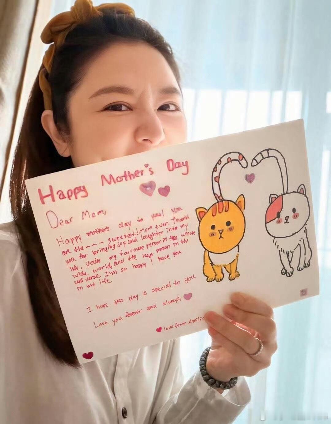 林心如晒9岁女儿母亲节礼物哎呀，羡慕有女儿的，太暖心了！妈妈好开心林心如晒9岁女