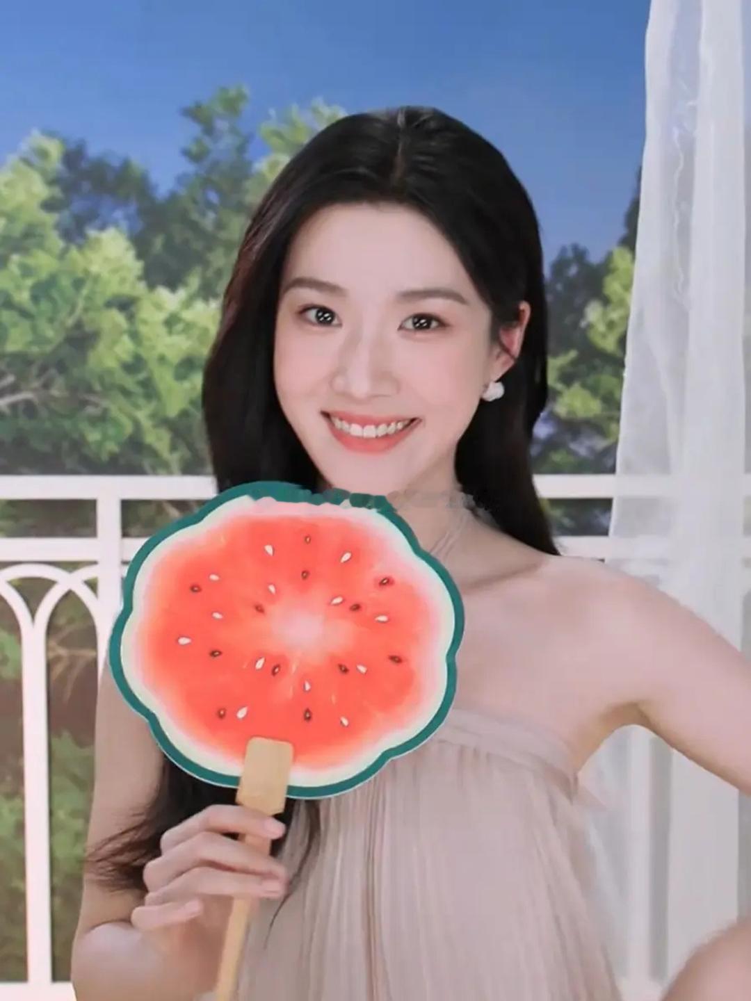 突然感觉，卢昱晓得五官真的很大众啊 
