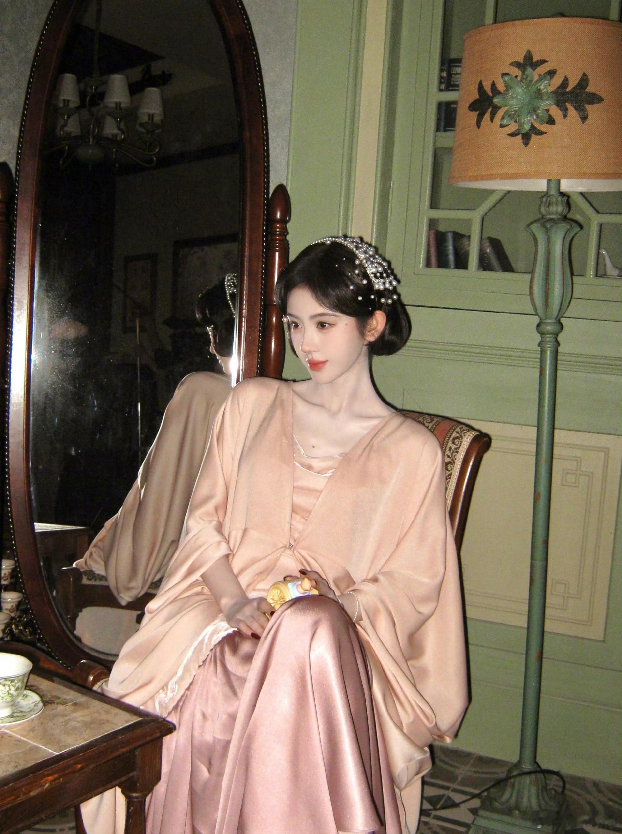 鞠婧祎阿黛 jjy 鞠婧祎苏绿夏“你不常流泪，因为汗水浸湿你的眼眶，你无数次的教