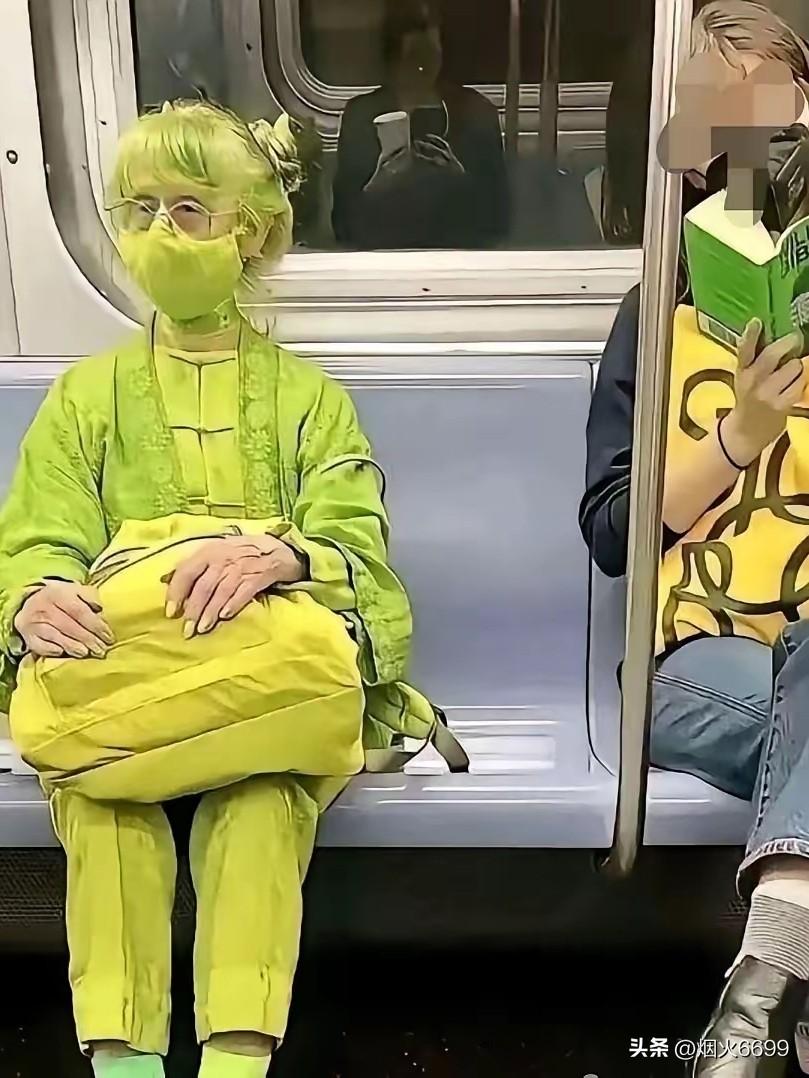 很多人以为这是假的，不！这真不是假的，她是一个真老太太。
据说她一辈子独宠一种颜