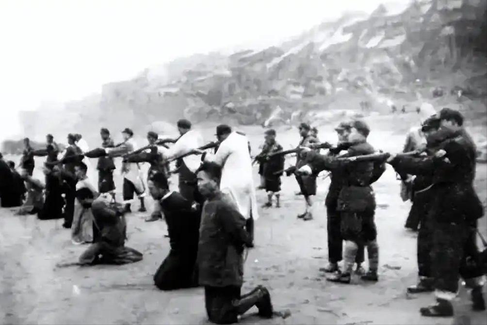 1947年8月，国民党师长李铁民下令将一百多地下党杀害，少将韩君明劝他：“老铁，