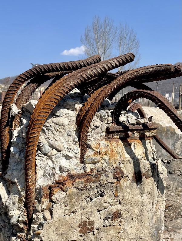 秦家女儿与崔家儿子就要办喜事了，秦家提出一个小小要求，在娘家亲戚从各地赶来参加婚