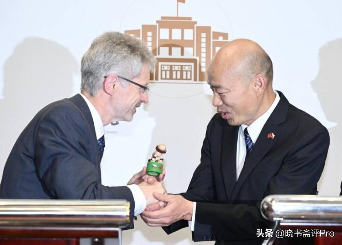 窜访台湾的捷克参议院议长对我们放狂言！6月1日，捷克参议院议长维斯特奇尔在与韩国