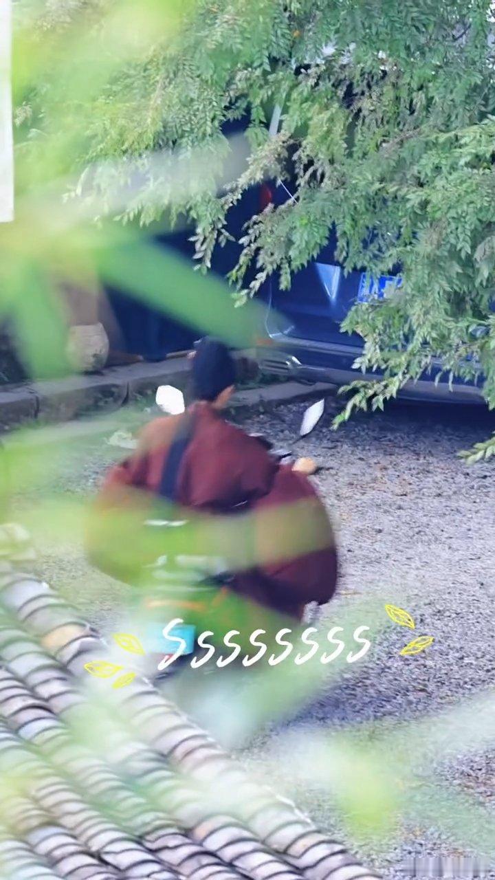 王安宇王安宇古风小生骑摩托王安宇一念江南骑摩托下班 王安宇《一念江南》下班路透是