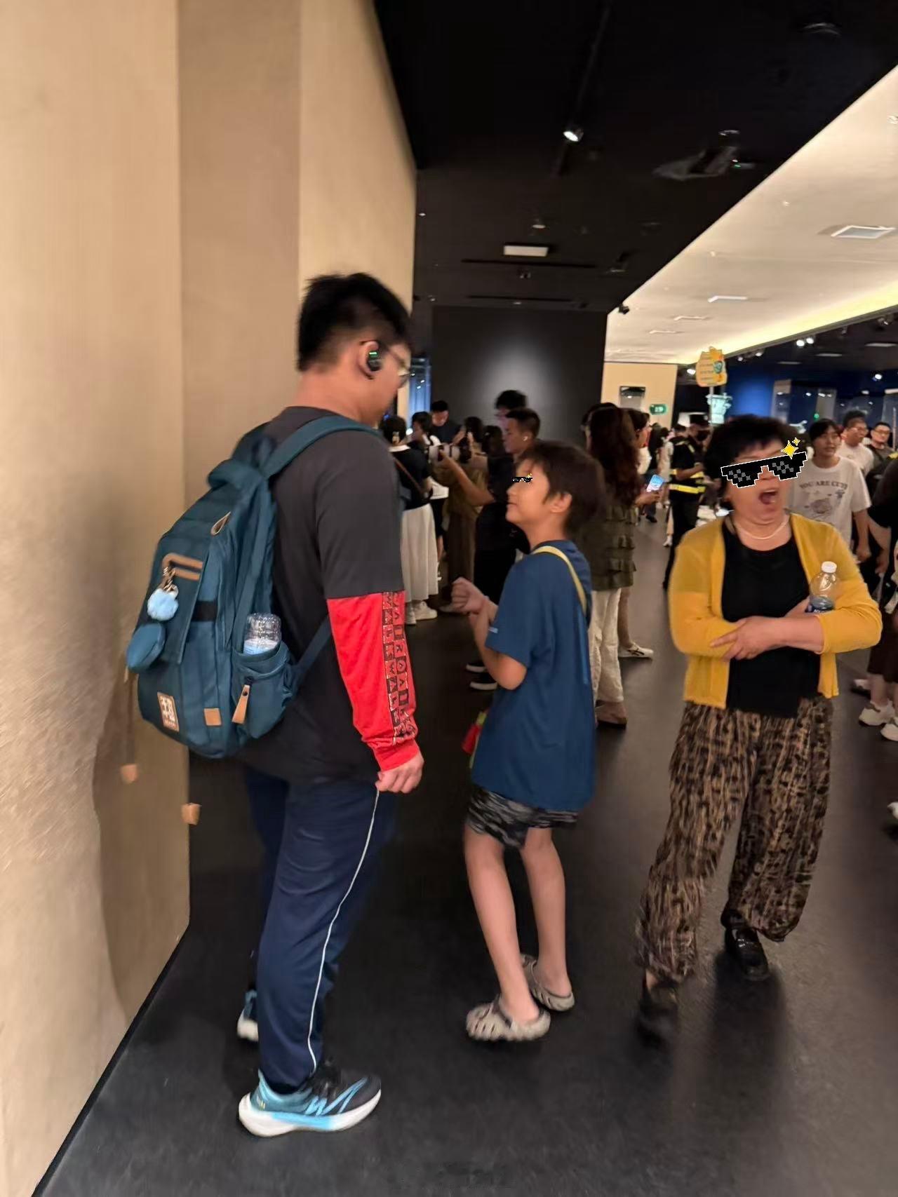 网红小孩见光死②成都的云蜜朋友（我们在澳洲就认识）在我出发前就知道我要带老大去成