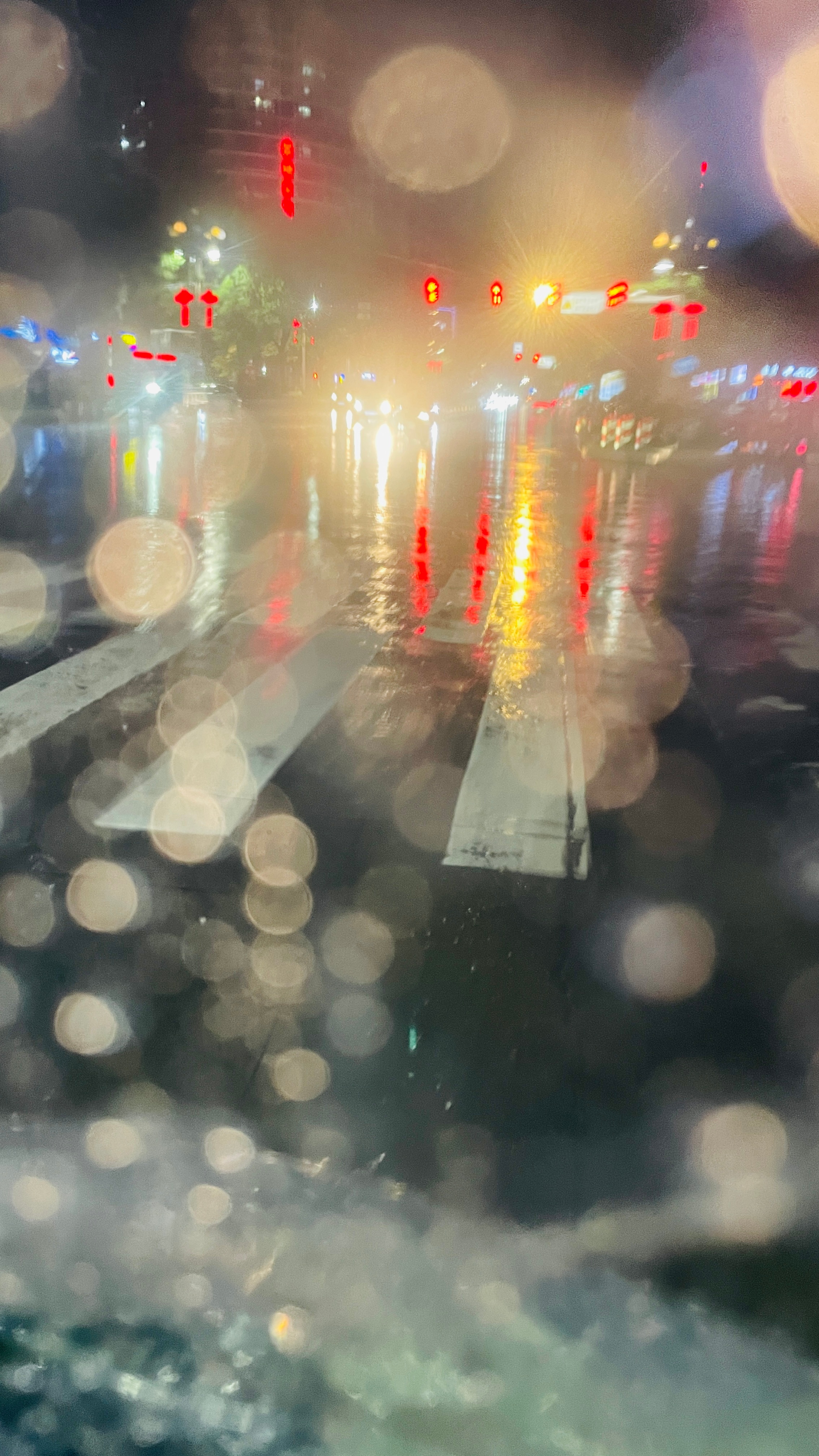 想起那个BGM:肖战，下大雨了，你能来接我下班吗？[笑cry] ​​​