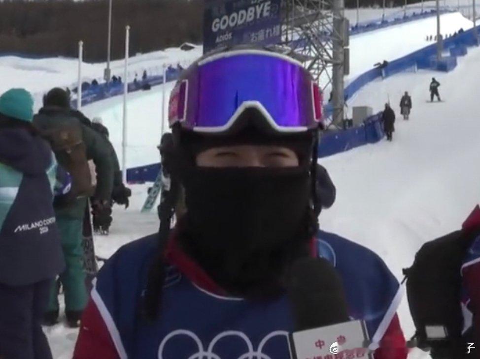 CCTV5《央视报道》心疼！蔡雪桐武绍桐谈队友刘佳宇重摔，分析伤情盼平安蔡雪桐：