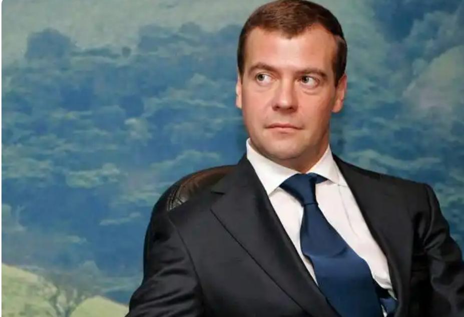 俄罗斯这波真给力！哈梅内伊葬礼上，伊朗所有友好国家里，俄罗斯派出的官员级别直接拉
