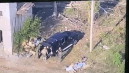 为了运送一个伤员，一伙俄军被乌军无人机炸伤。其实，1名负责警戒的俄军士兵已经发现
