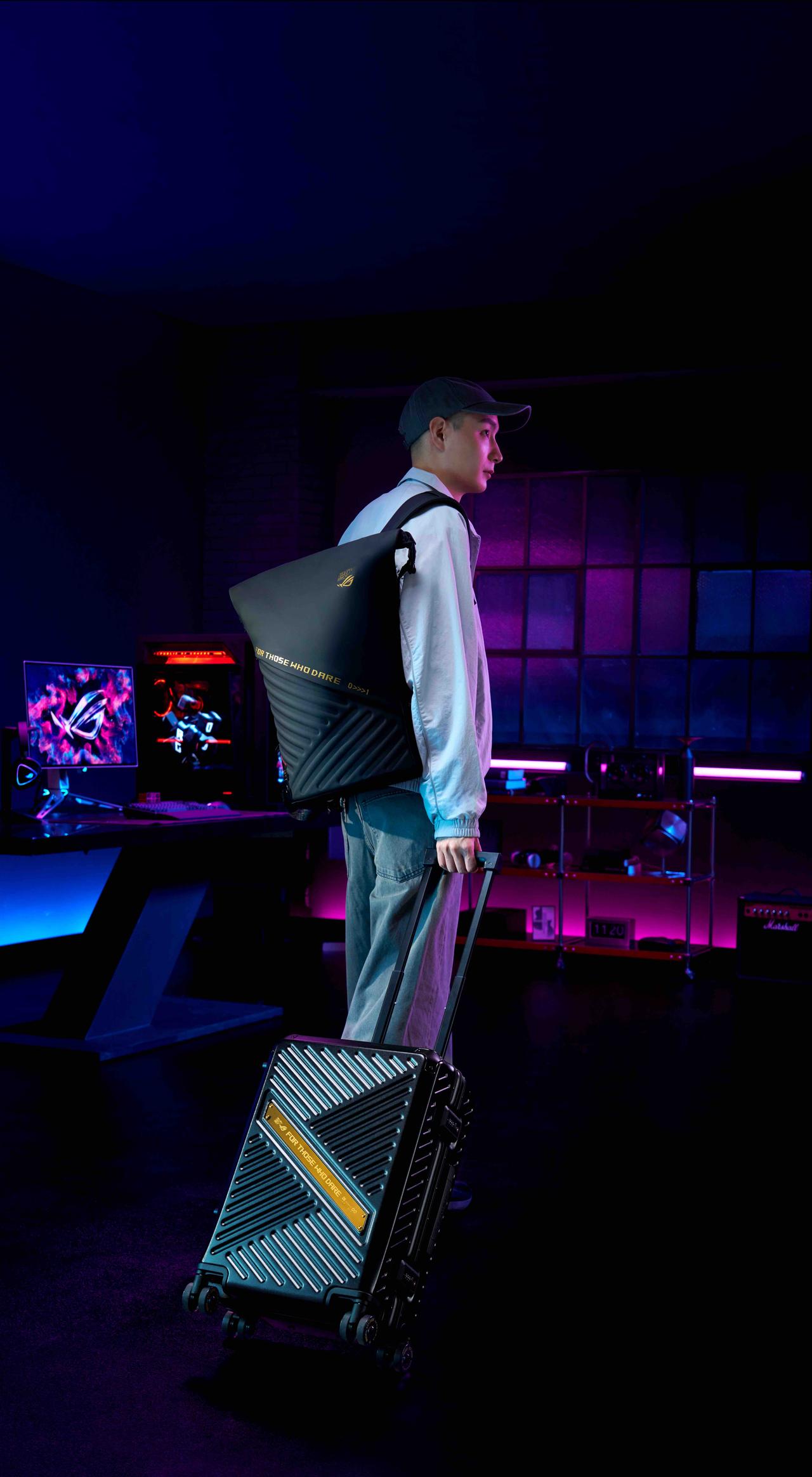 ROG Slash双肩包4.0与20英寸行李箱20周年限定版来袭！黑透金配色、2