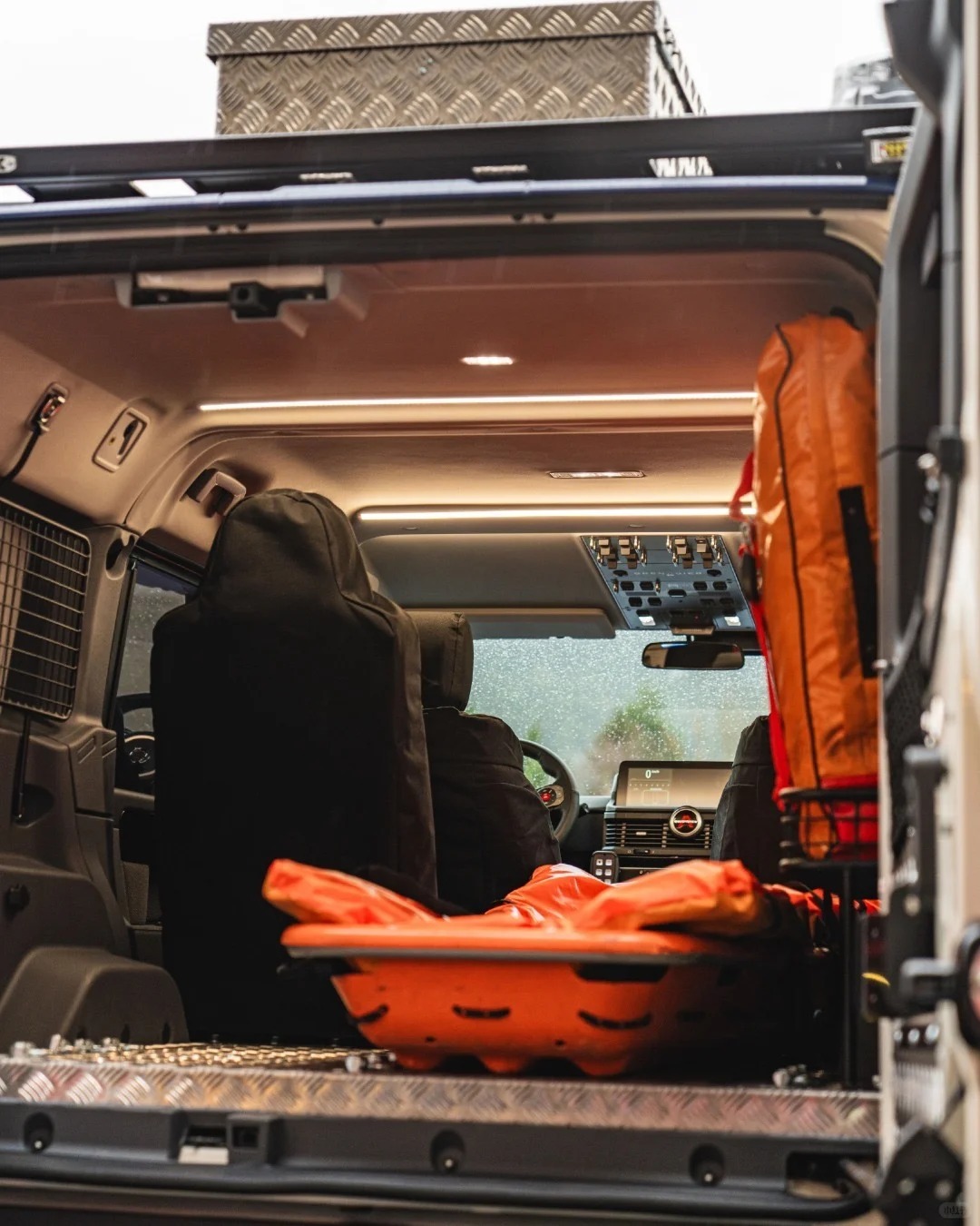 特殊车辆 INEOS GRENADIER，掷弹兵的救援车在欧洲用的越来越多了，它