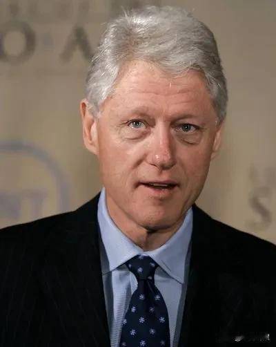 克林顿这回算是把窗户纸给捅破了。

这一嗓子喊出来，多少有点“认怂”的味道。
