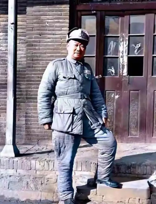 1948年，刘峙一张罕见留影，此时他手握数十万大军看起来风光无限 