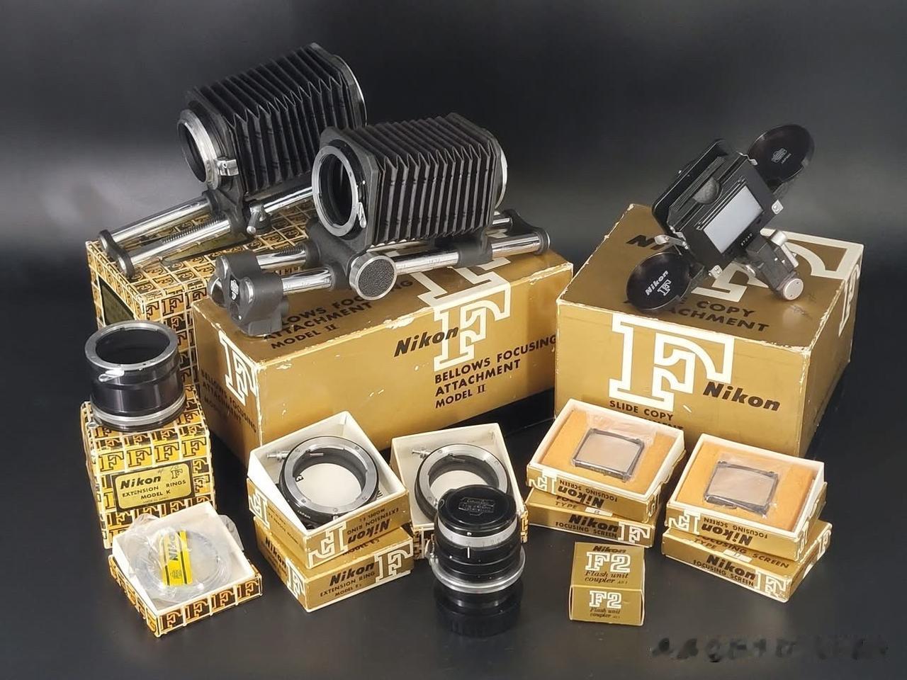 Nikon的近摄和翻拍附件。

这是一位爱好者手中的日本尼康公司出品的近摄和翻拍