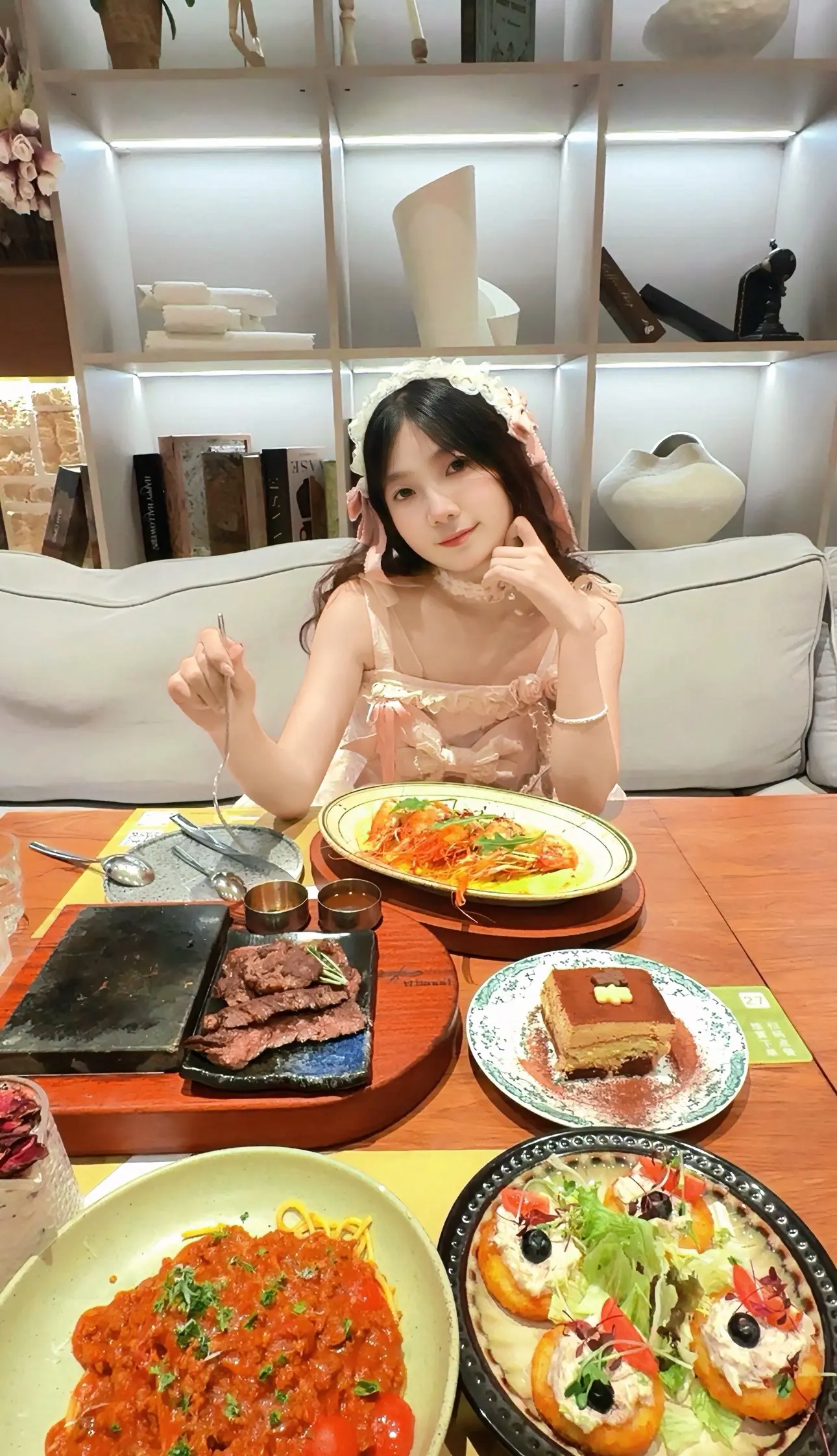 穿漂亮小裙子吃漂亮饭