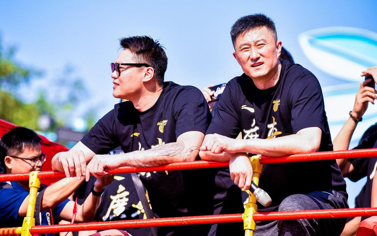 朱芳雨到底怎么了？从职业经理人化身为吃播博主，这网络玩的不亦乐乎！看得出朱总很享