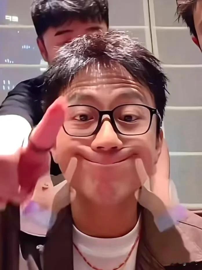 陈赫一觉醒来目瞪口呆
没想到邓超仅仅只出现在自己直播间5分钟，能带来这么大蝴蝶效