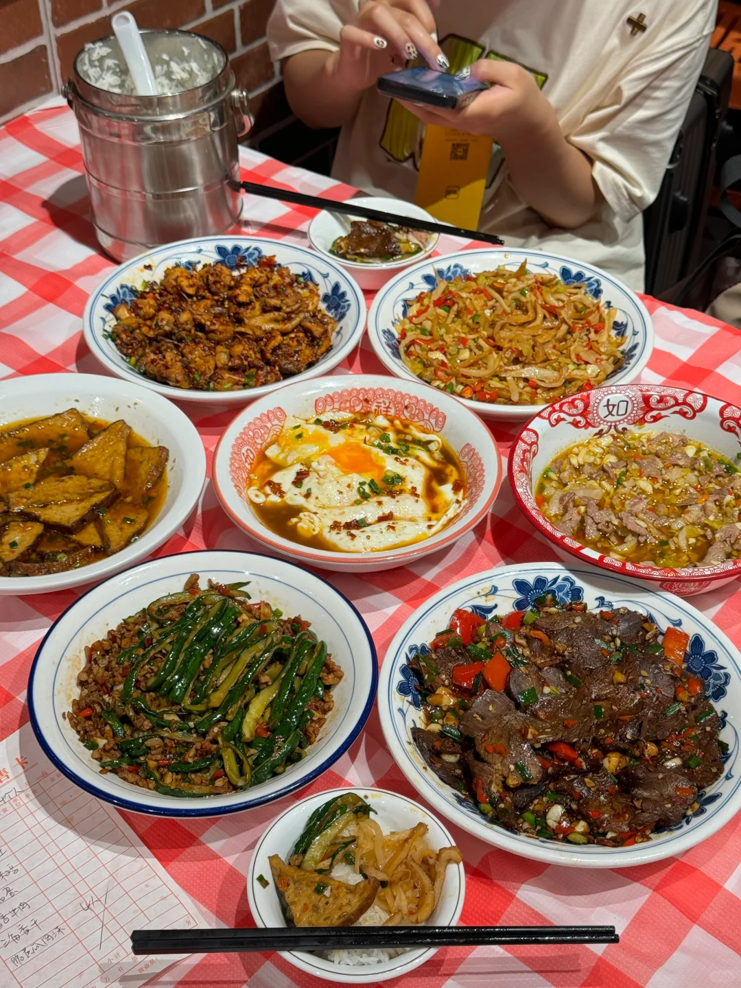 不开玩笑！确实是长沙前3的湘菜。。。