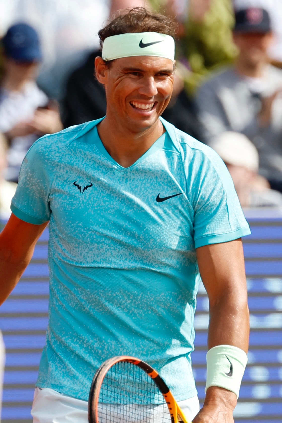 纳达尔斩获单打开门红💪ATP250巴斯塔德站男单首轮，持外卡参赛的纳达尔以6-