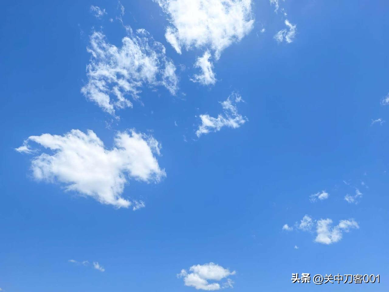人间十大动听假话，句句戳破现实底色
 
1. 好人有好报
世人总推崇行善积德的道
