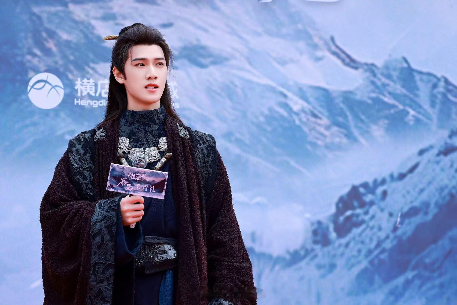 李昀锐打戏 美而狠李昀锐打戏给到夯冰湖重生 李昀锐依旧靠实力手搓高质感打戏，从飘